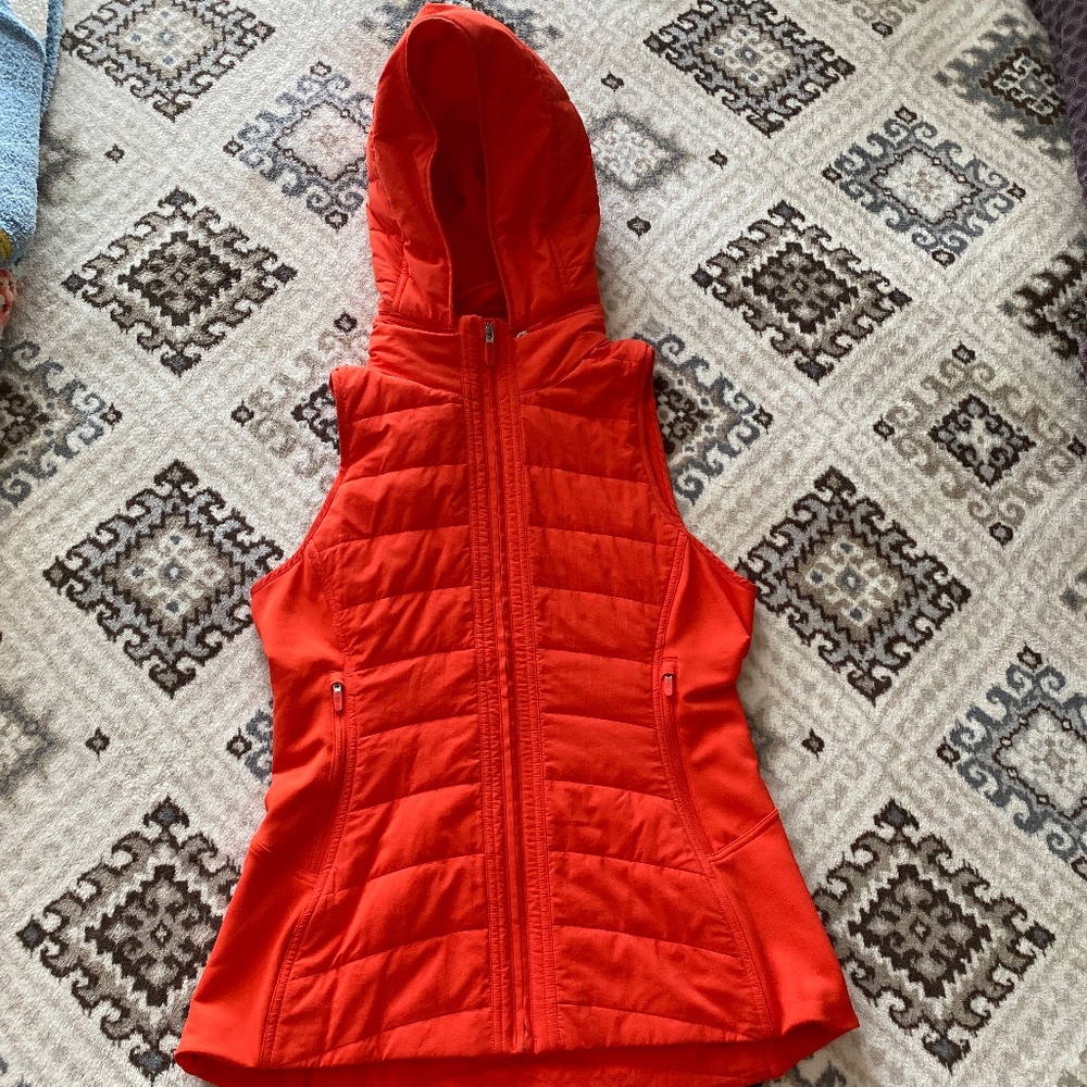 Lululemon Another Mile hooded vest, size 8